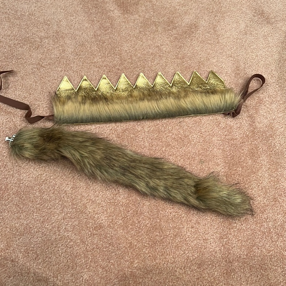 Nib Fur Crown & Fur Tail costume pieces
